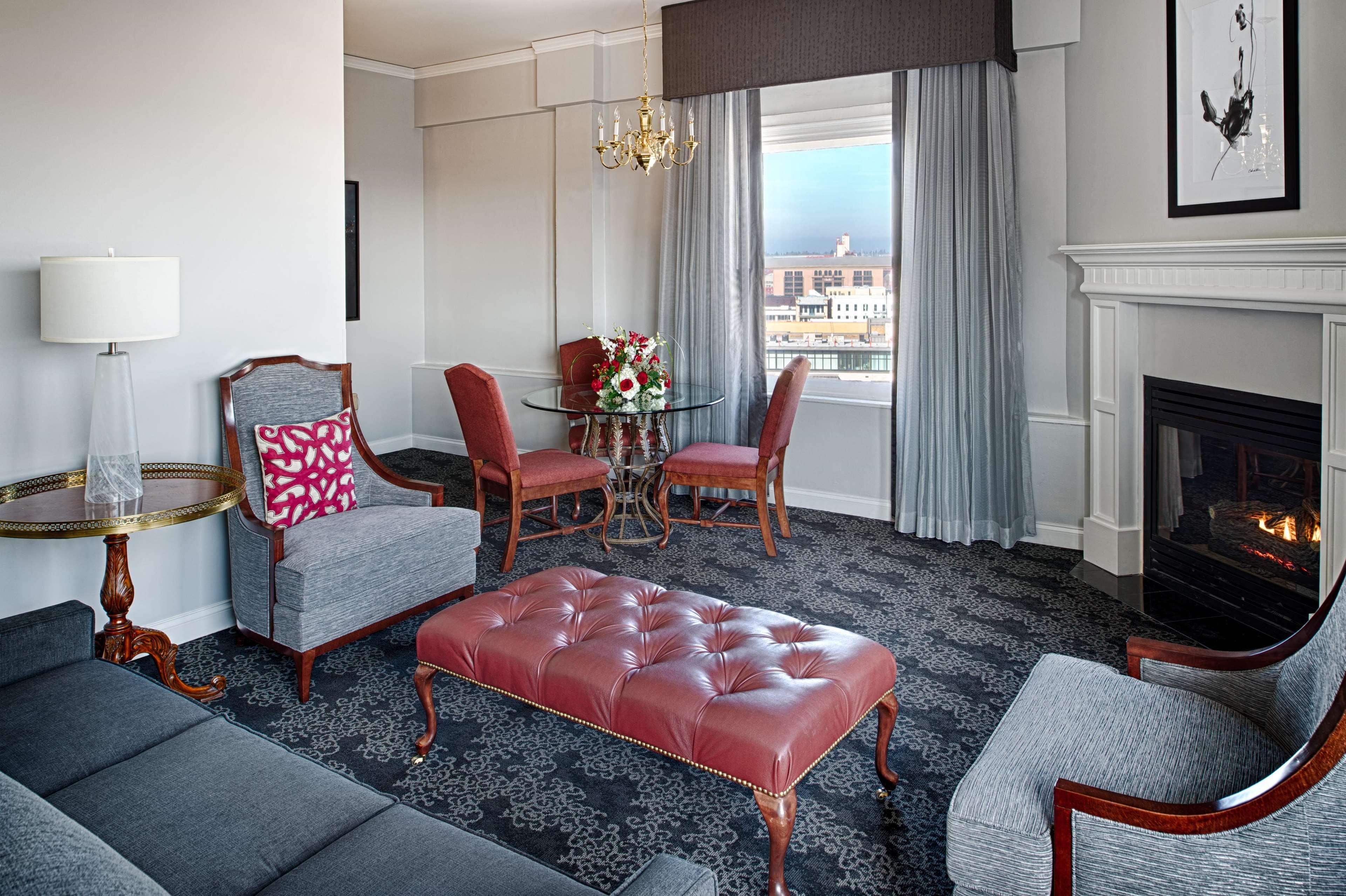 เอมบาสซี สวีท บาย ฮิลตัน พอร์ตแลนด์-ดาวน์ทาวน์ Hotel ภายนอก รูปภาพ